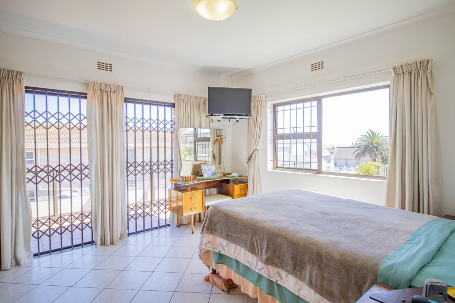 6 Bedroom Property for Sale in Myburgh Park Western Cape